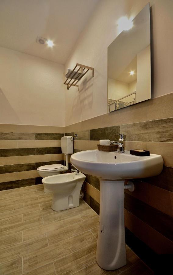 La Casa Del Moro - Al Politeama Bed & Breakfast ปาแลร์โม ภายนอก รูปภาพ
