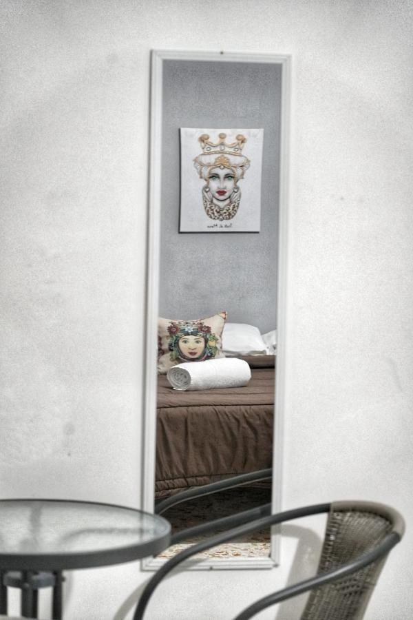 La Casa Del Moro - Al Politeama Bed & Breakfast ปาแลร์โม ภายนอก รูปภาพ